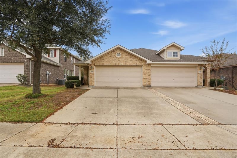 1425 Ravenwood Drive, Mansfield TX 76063 - Photo 2