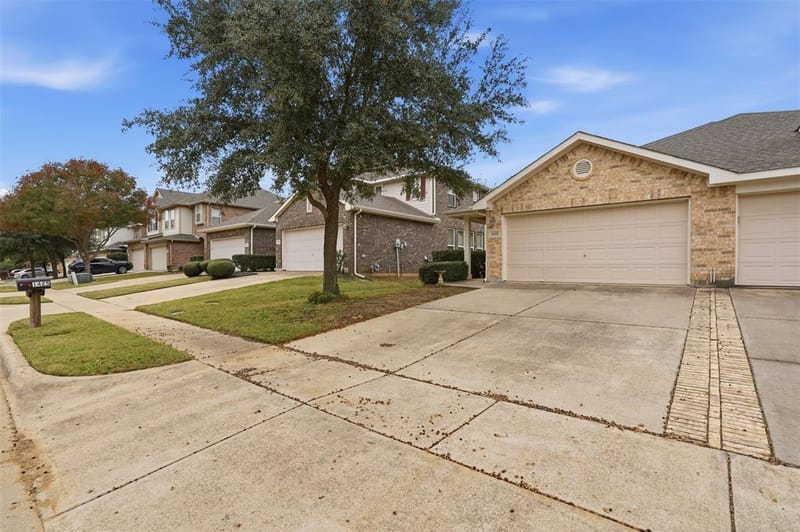 1425 Ravenwood Drive, Mansfield TX 76063