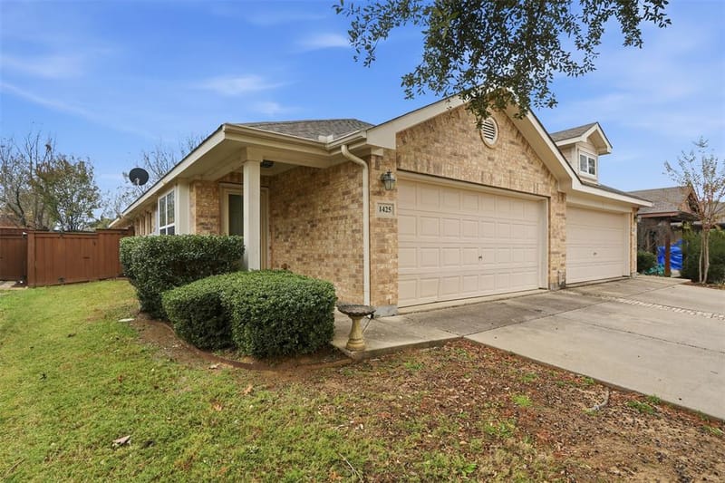 1425 Ravenwood Drive, Mansfield TX 76063 - Photo 4