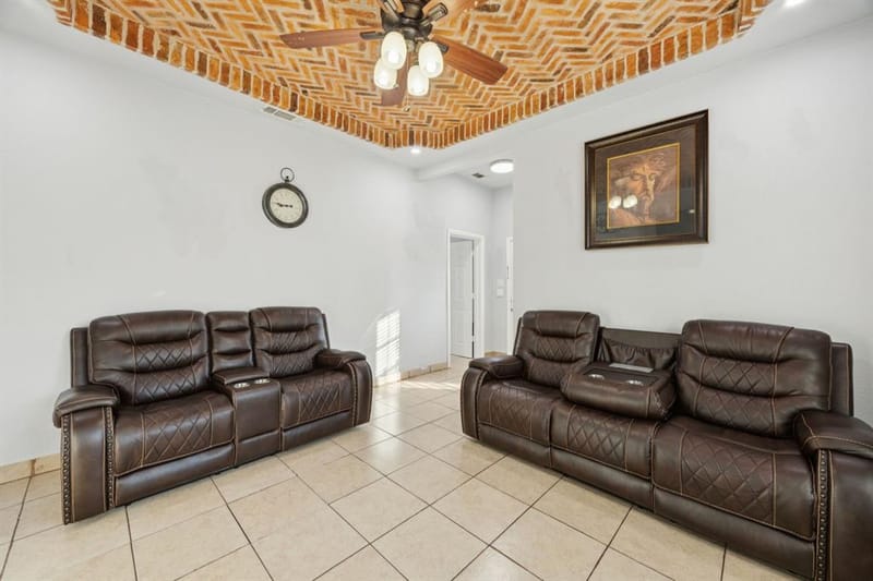 2903 MT VERNON Avenue, Fort Worth TX 76103 - Photo 3