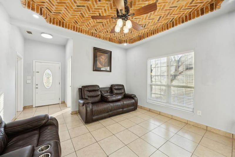 2903 MT VERNON Avenue, Fort Worth TX 76103 - Photo 9