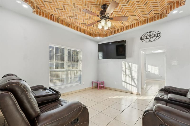 2903 MT VERNON Avenue, Fort Worth TX 76103 - Photo 8