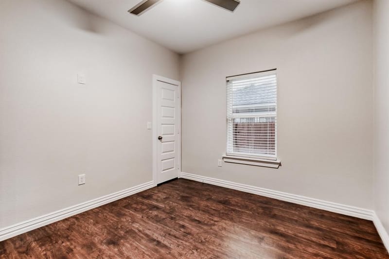 713 S Willomet Avenue, Dallas TX 75208 - Photo 17