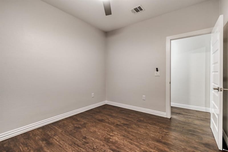 713 S Willomet Avenue, Dallas TX 75208 - Photo 18