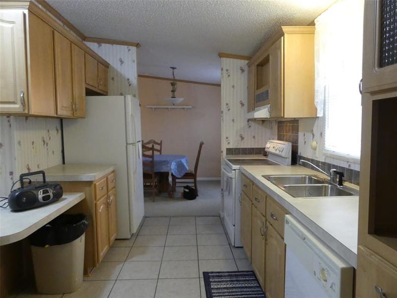 422 Hutchinson Street, Bowie TX 76230 - Photo 20