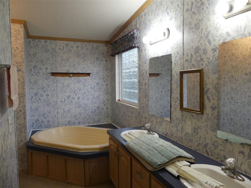 422 Hutchinson Street, Bowie TX 76230 - Photo 24