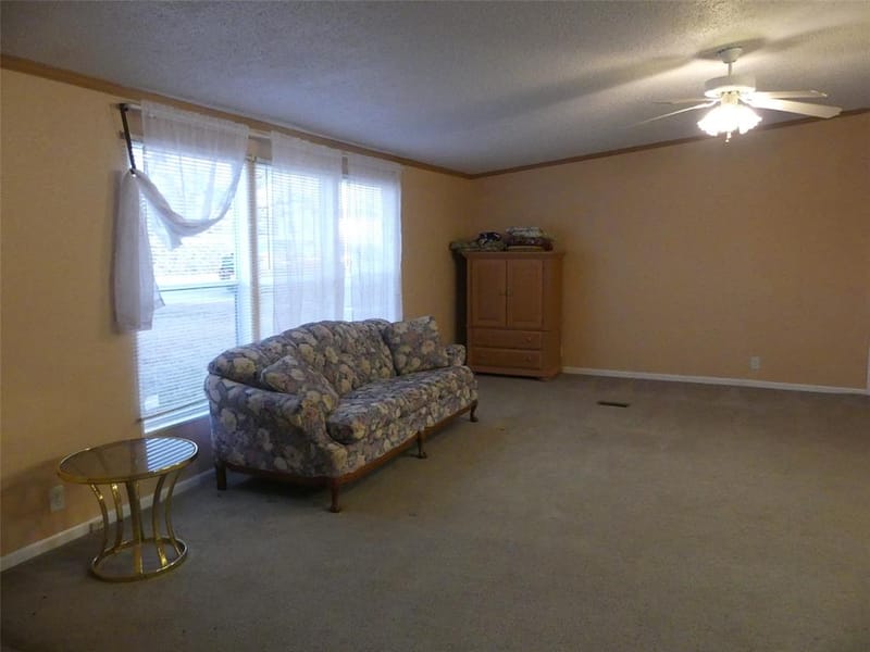 422 Hutchinson Street, Bowie TX 76230 - Photo 11