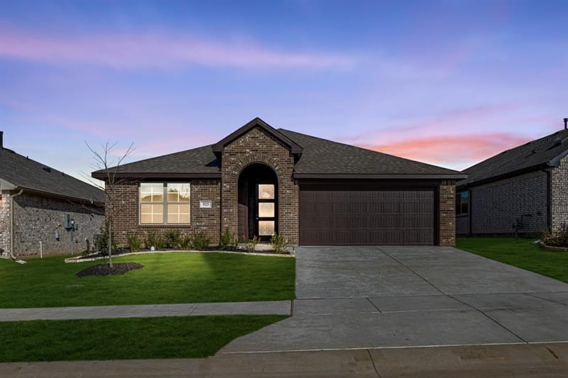 925 Kingbird Lane, Alvarado TX 76009 - Photo 2