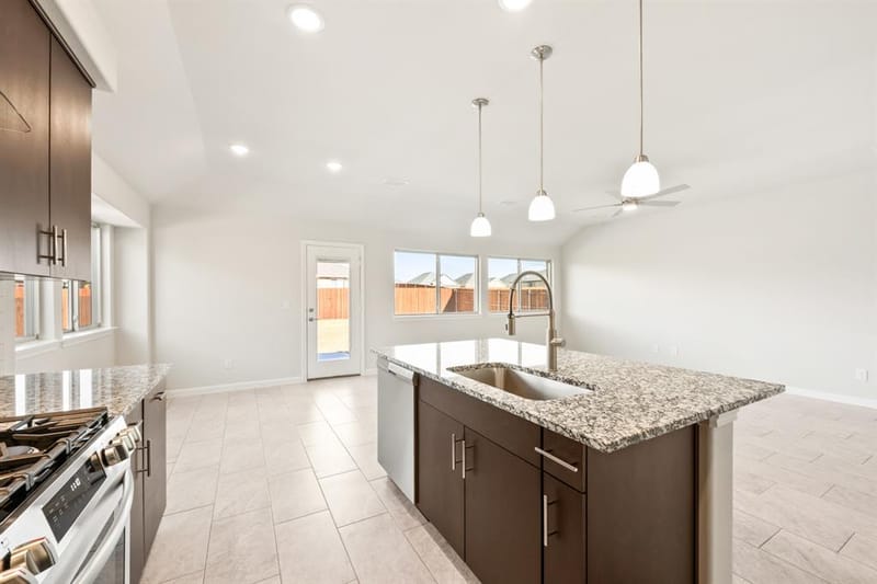 925 Kingbird Lane, Alvarado TX 76009 - Photo 19