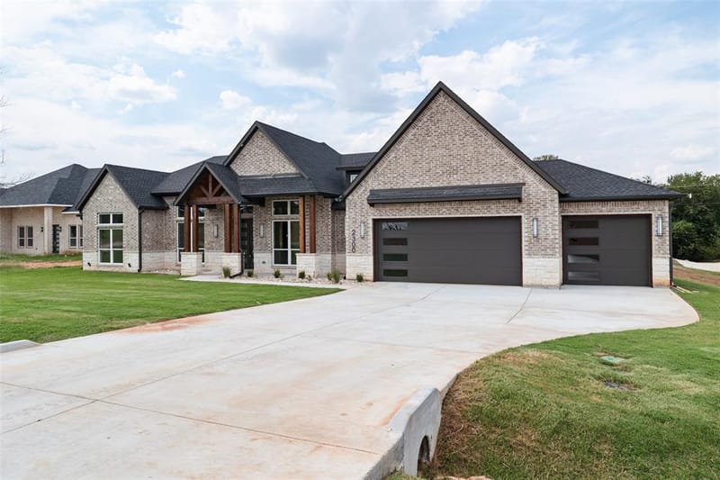 2300 Candlestick Drive, Granbury TX 76049