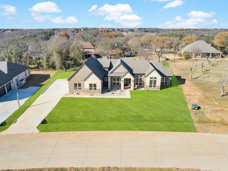 2416 Candlestick Drive, Granbury TX 76049 - Photo 2