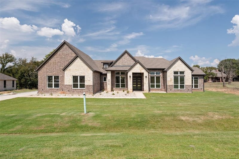 2416 Candlestick Drive, Granbury TX 76049