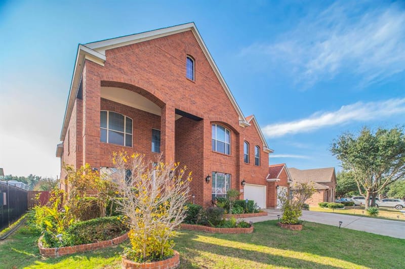 2335 Shackleford Trail, Grand Prairie TX 75052 - Photo 2