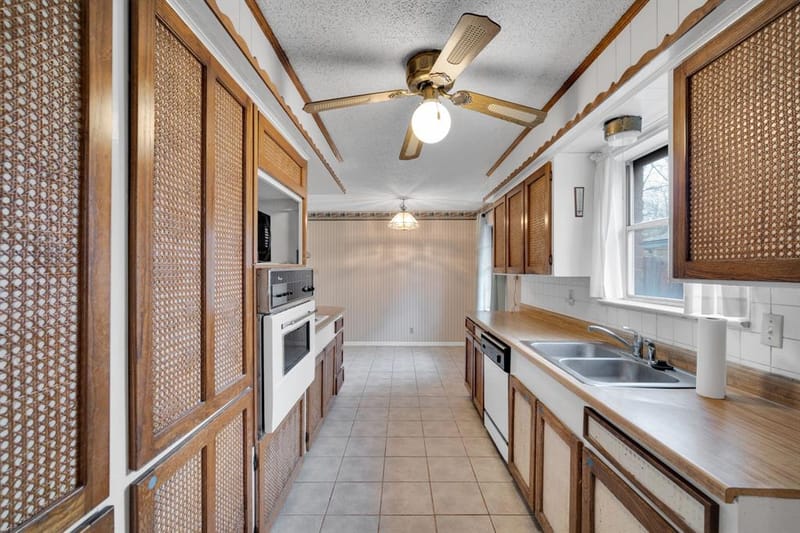 1320 Apache Street, Arlington TX 76012 - Photo 9