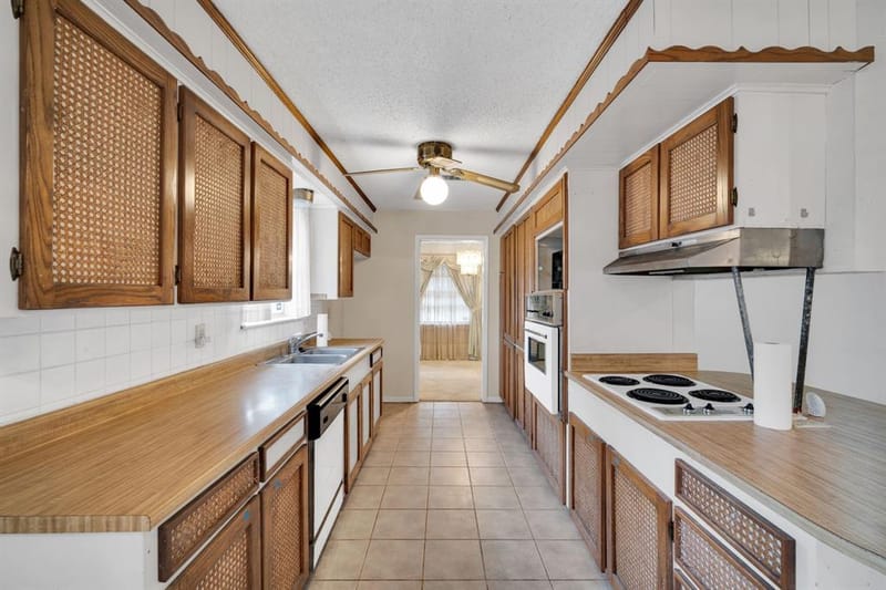 1320 Apache Street, Arlington TX 76012 - Photo 10