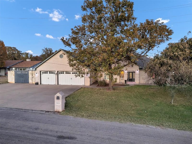 2801 Weylene Paseo, Granbury TX 76049 - Photo 2