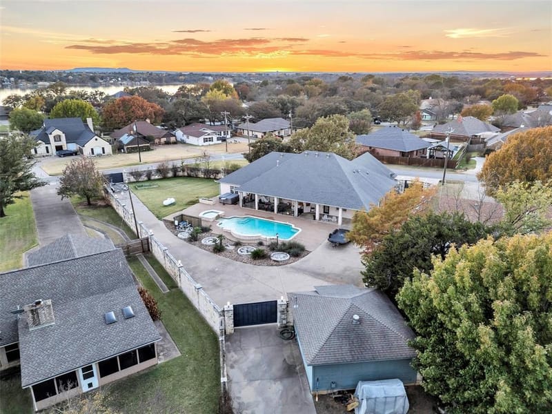 2801 Weylene Paseo, Granbury TX 76049 - Photo 36
