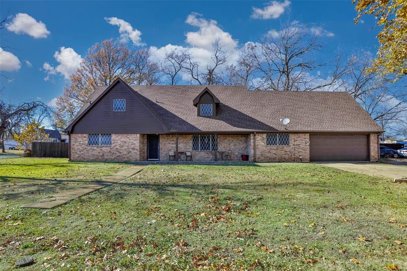 300 Thompson Street, Pottsboro TX 75076 - Photo 2