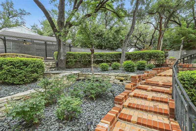 208 Rockwood Park Drive, Fort Worth TX 76107 - Photo 6