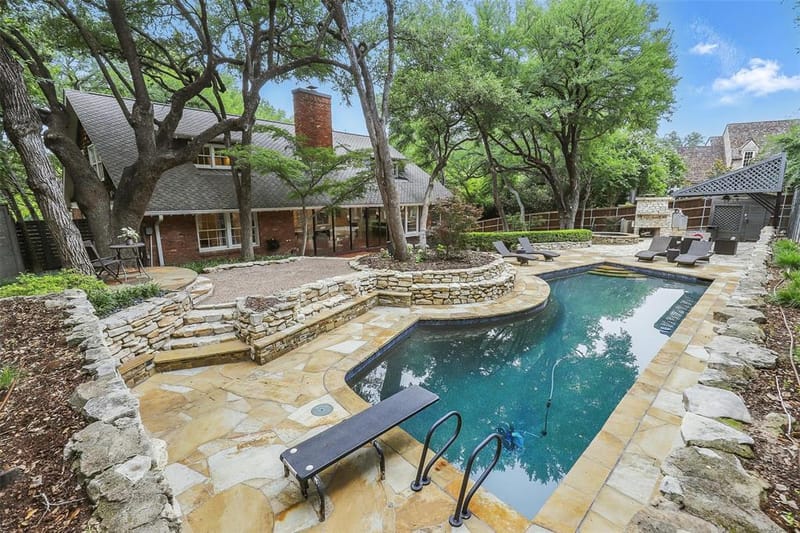 208 Rockwood Park Drive, Fort Worth TX 76107