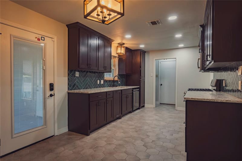 593 King Circle, Lewisville TX 75067 - Photo 8