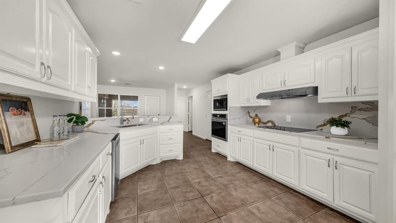 1735 Woodridge Court, Aledo TX 76008 - Photo 10