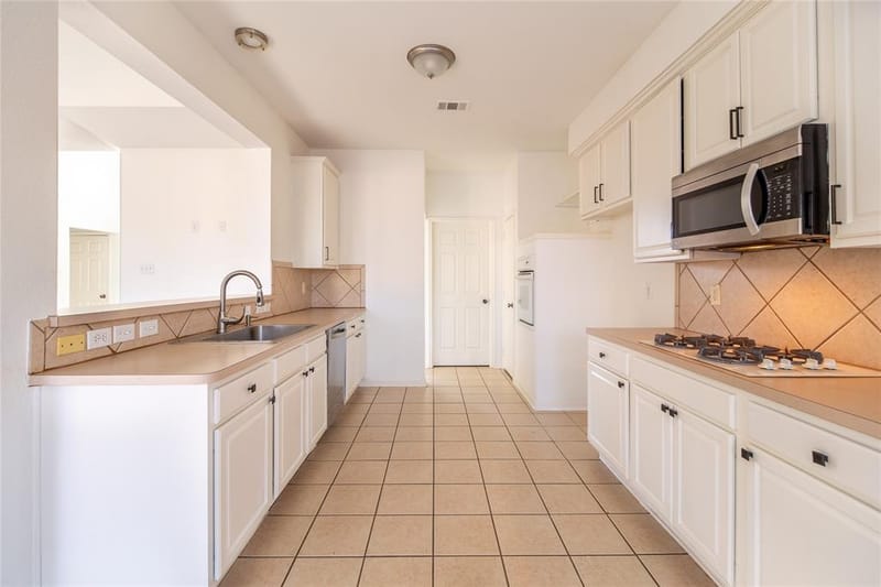 7914 Albany Drive, Rowlett TX 75089 - Photo 4