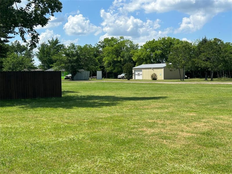 129 Saint Michaels Drive, Trinidad TX 75163 - Photo 2