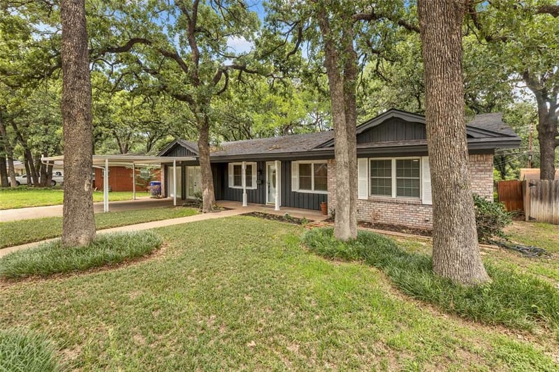 204 Juniper Street, Mansfield TX 76063 - Photo 2