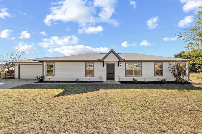 144 Emerald Drive, Weatherford TX 76087 - Photo 2