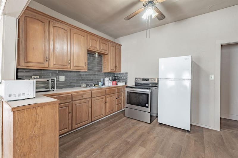 1000 N Clinton Street N, Stephenville TX 76401 - Photo 10