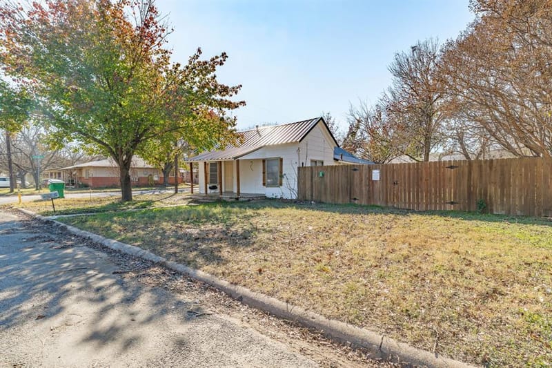 1000 N Clinton Street N, Stephenville TX 76401 - Photo 4