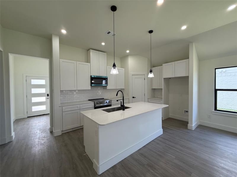 209 Comfort Drive, Godley TX 76044 - Photo 5