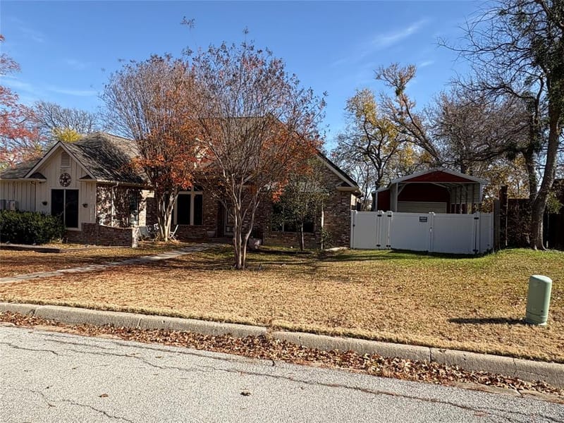 709 Timberview Court N, Fort Worth TX 76112 - Photo 2