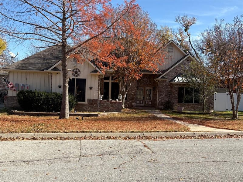 709 Timberview Court N, Fort Worth TX 76112
