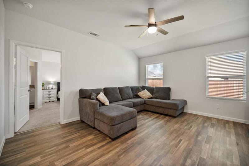 909 Avagail Avenue, Springtown TX 76082 - Photo 16