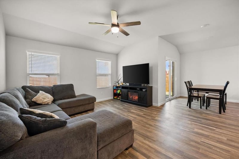 909 Avagail Avenue, Springtown TX 76082 - Photo 15