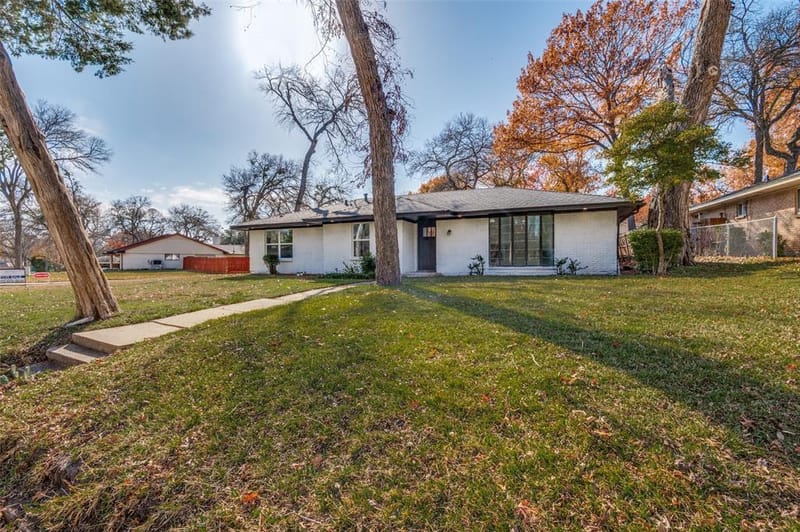 1241 Springbrook Drive, DeSoto TX 75115