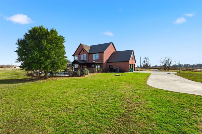 102 Van Meter Drive, Aurora TX 76078