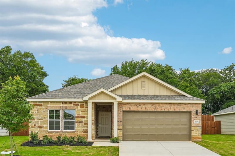 369 Declan Street, Springtown TX 76082