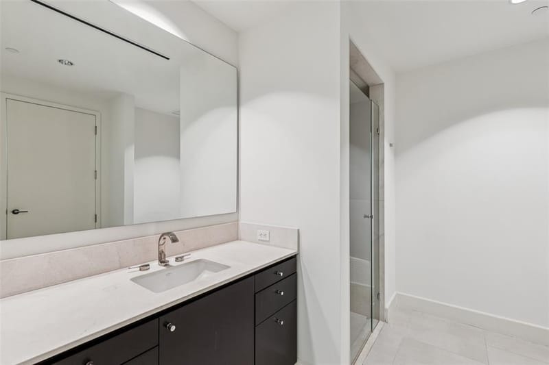 2408 Victory Park Lane # 838, Dallas TX 75219 - Photo 24