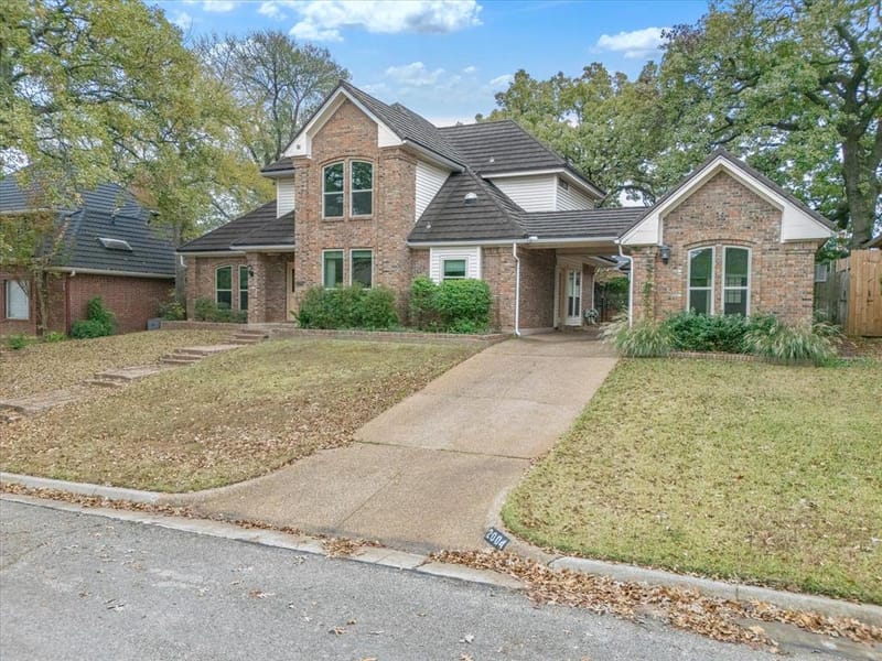 2004 Misty Creek Drive, Arlington TX 76017 - Photo 2