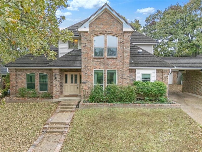 2004 Misty Creek Drive, Arlington TX 76017