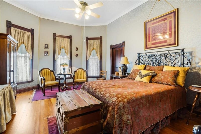 300 W 6th Street, Bonham TX 75418 - Photo 6