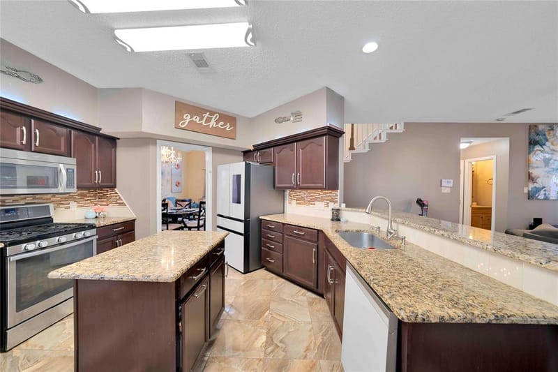 9352 Riverwalk Lane, Irving TX 75063 - Photo 6