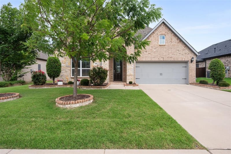 1921 Middleton Drive, Mansfield TX 76063 - Photo 3