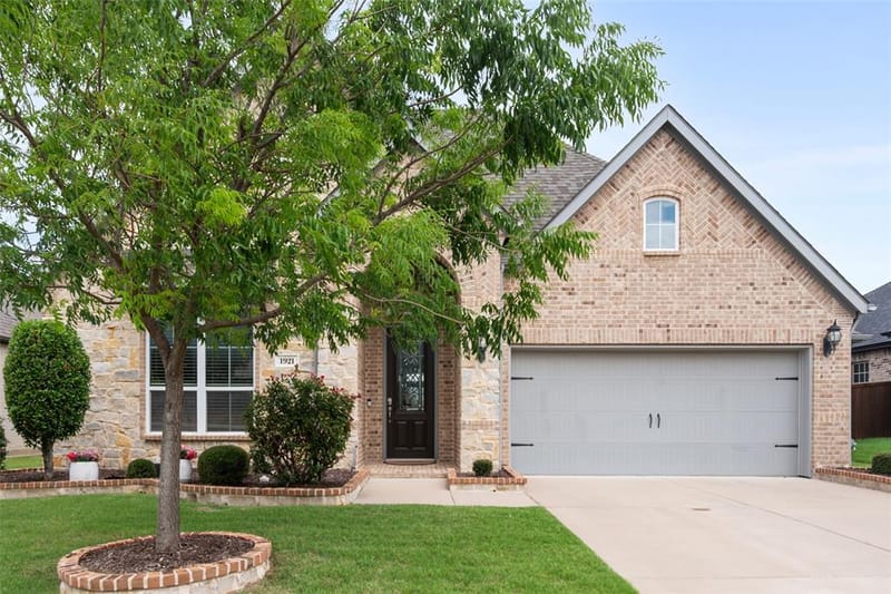 1921 Middleton Drive, Mansfield TX 76063 - Photo 5