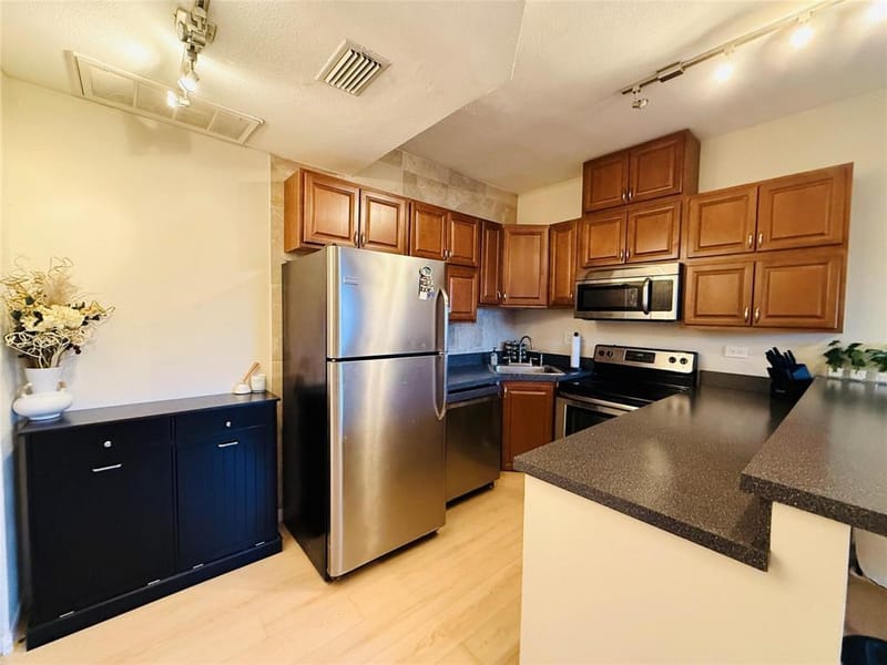 5757 E University Boulevard # 22R, Dallas TX 75206 - Photo 17