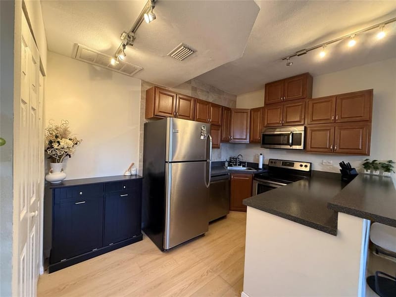 5757 E University Boulevard # 22R, Dallas TX 75206 - Photo 16