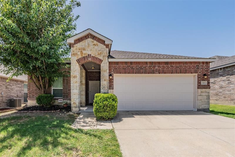 321 Mariscal Place, Fort Worth TX 76131 - Photo 2